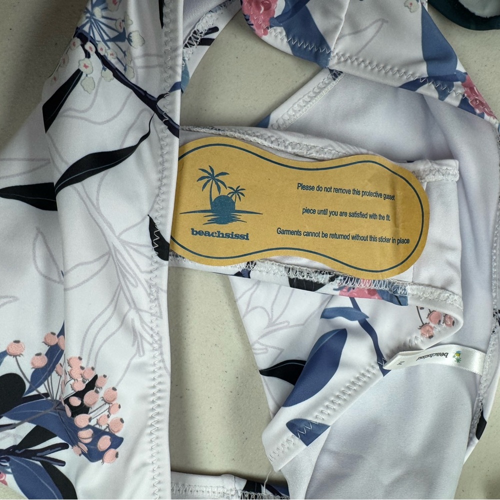 NWT Bundle of 3 Tropical and Floral High Waisted Bikini Bottoms, size Medium - Picture 2 of 7